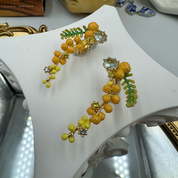 🆕 LES NEREIDES 🧿 NIB Gardens in Provence Long Mimosa Clip on Earrings - Picture 3 of 16